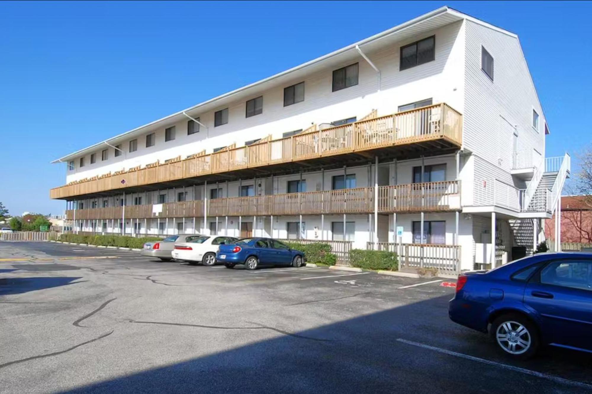 Apartment Jockey Club 235 *