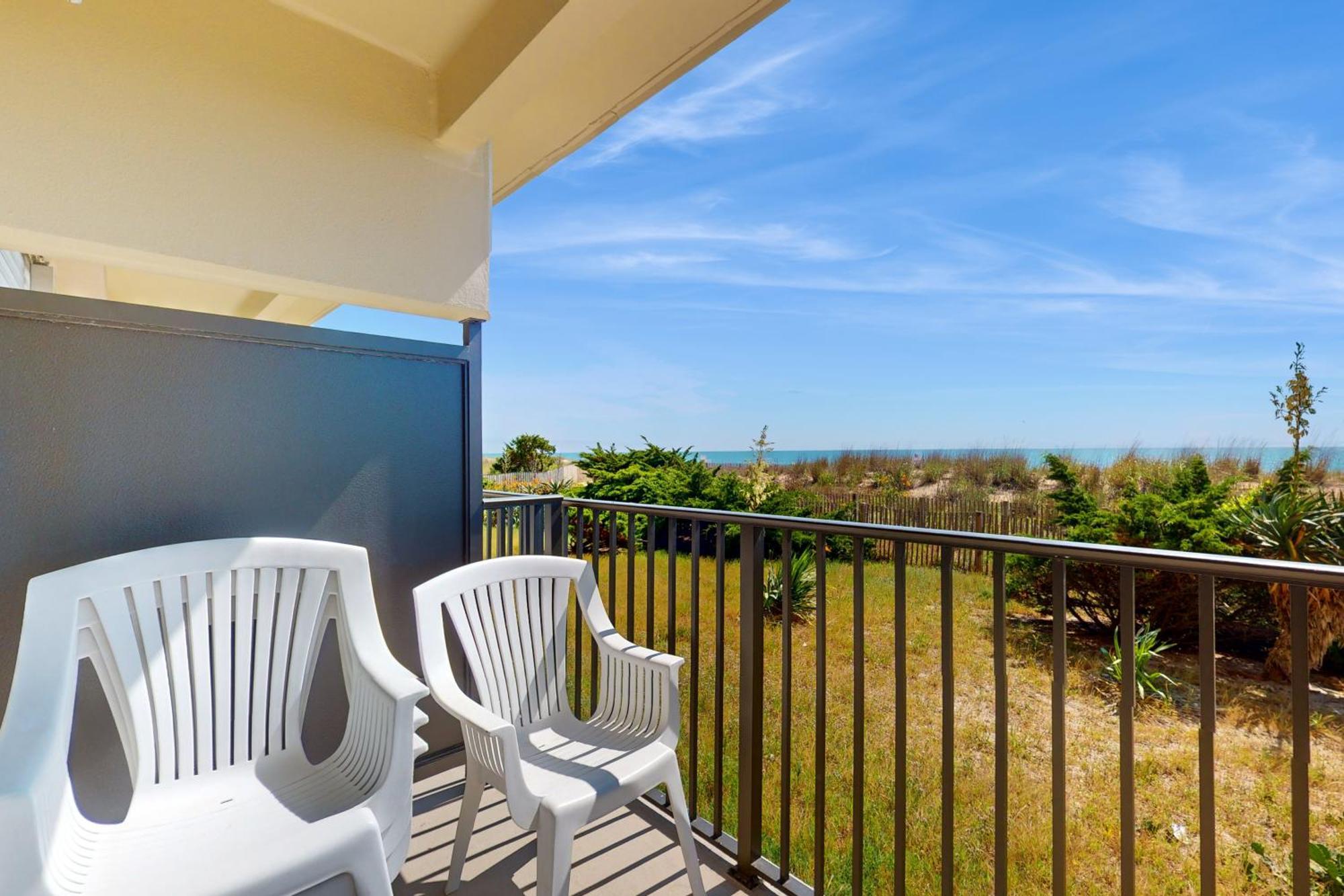 Sandy Square Apartment