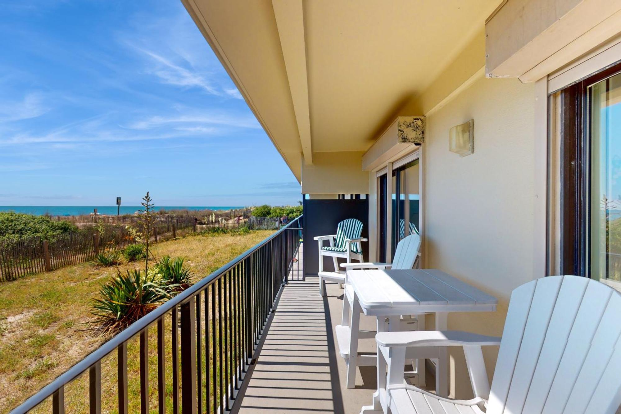 Sandy Square Apartment