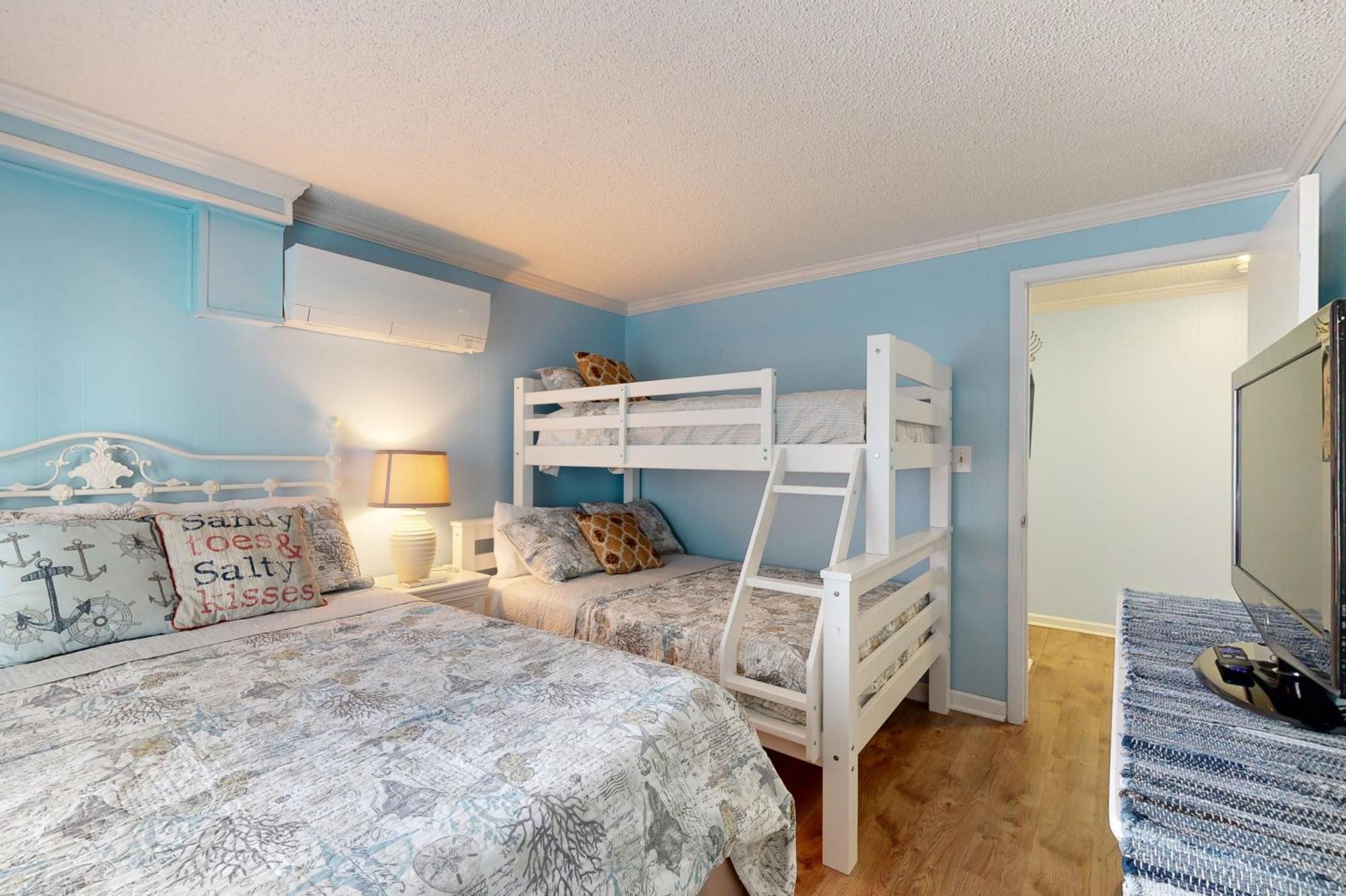 Apartment Sea Squire 201