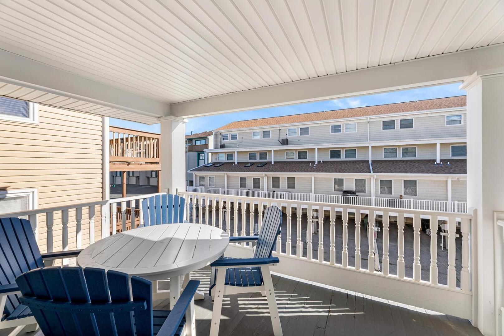 The Barracuda 2 Steps To The 2br Sleeps 6 Apartment *