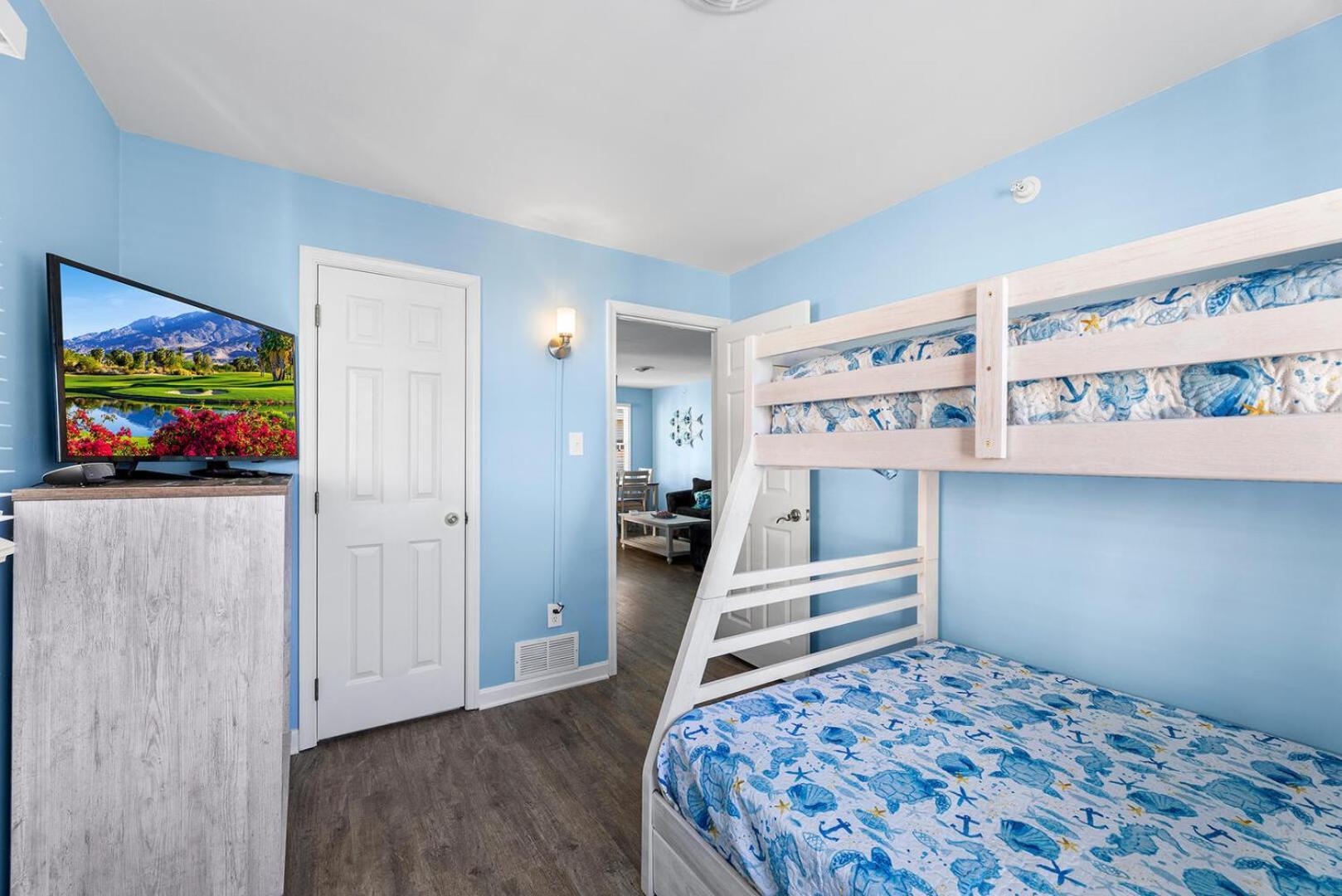 The Barracuda 2 Steps To The 2br Sleeps 6 Apartment