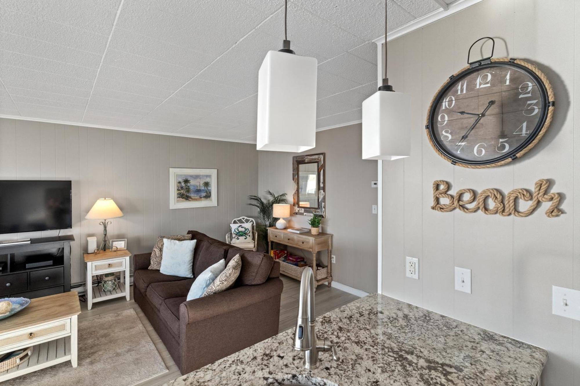 Calypso 2-bedroom With Ocean Views & Pool Access Ocean Beachfront Escape Holiday home