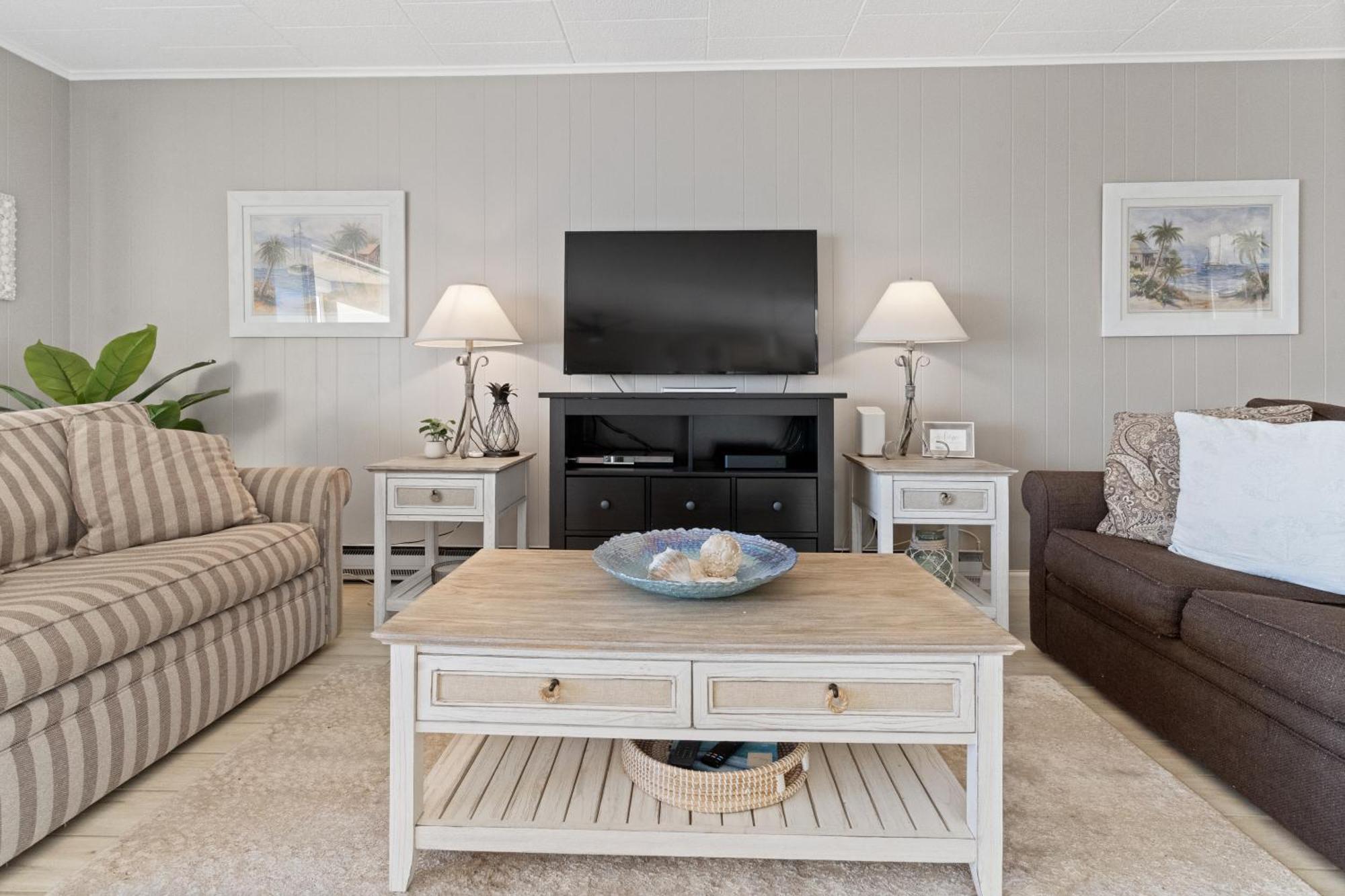 Calypso 2-bedroom With Ocean Views & Pool Access Ocean Beachfront Escape Holiday home *