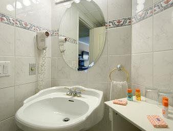 Howard Johnson By Wyndham Ocean Oceanfront 2*