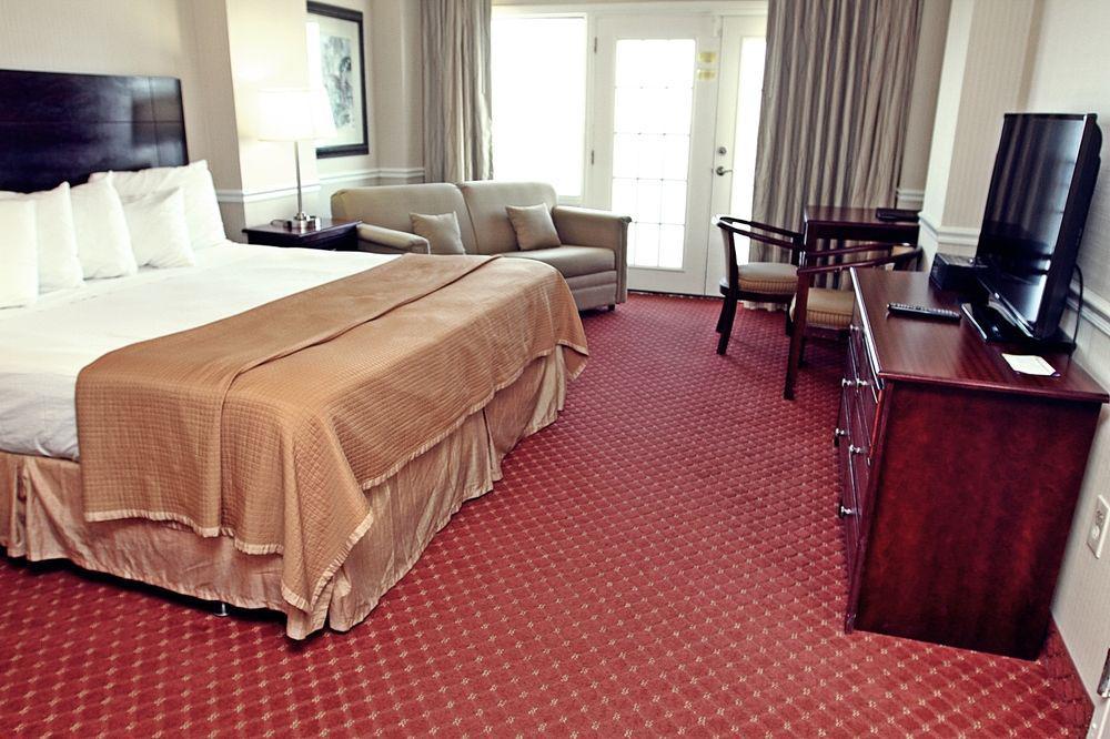Howard Johnson By Wyndham Ocean Oceanfront Hotel