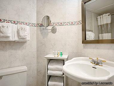 Howard Johnson By Wyndham Ocean Oceanfront Hotel 2*