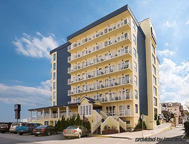 Howard Johnson By Wyndham Ocean Oceanfront