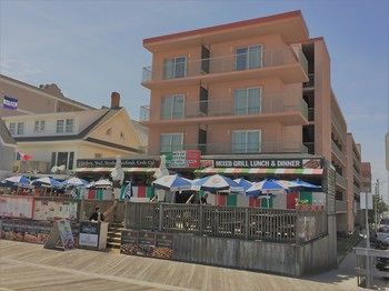 Americana Motor On Boardwalk