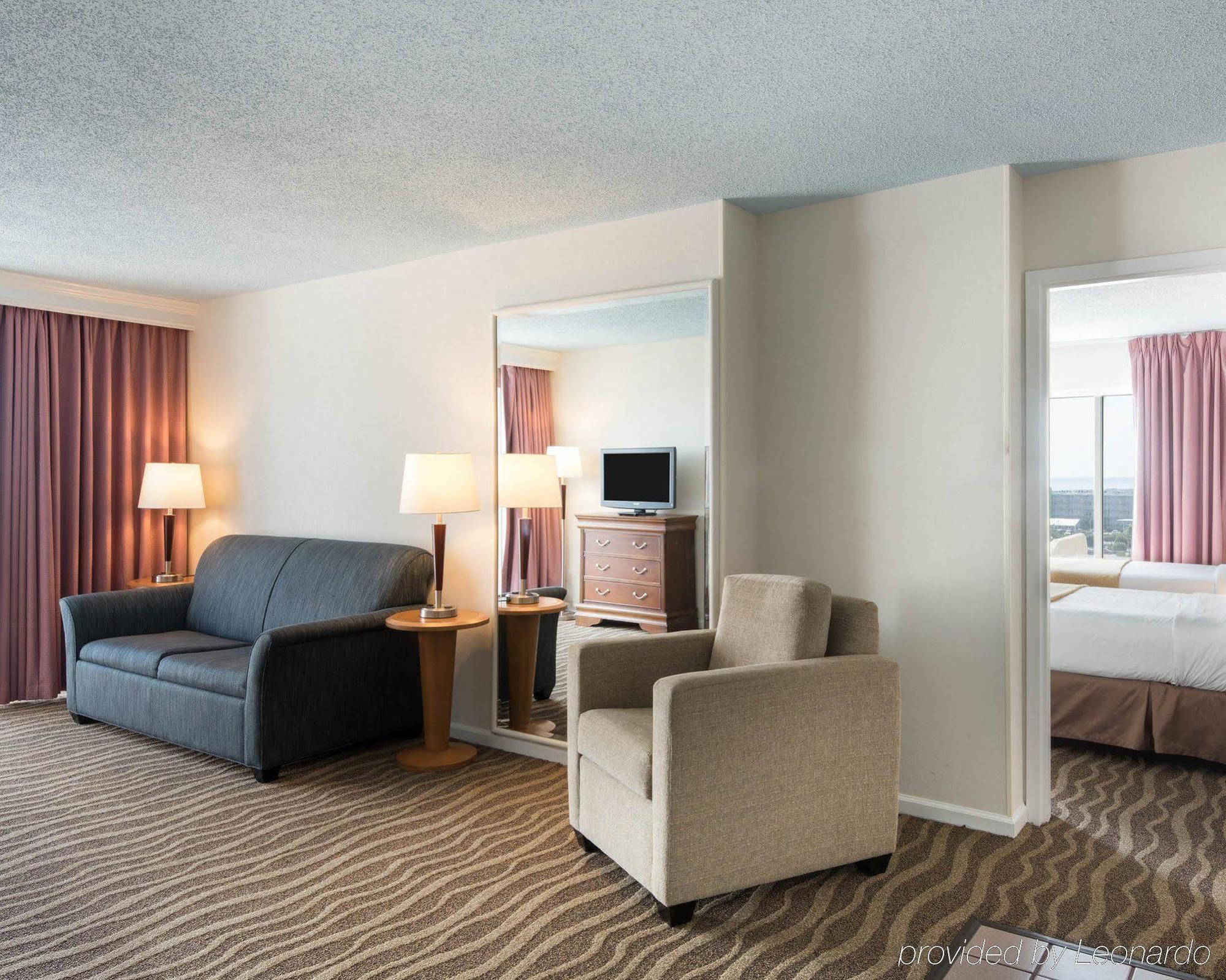 Doubletree By Hilton Ocean Oceanfront Hotel