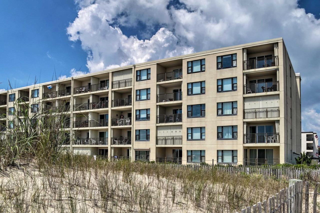 Beachfront Ocean With Balcony And Views Apartment