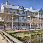 Resort-Style Ocean City Townhome With Beach Access!
