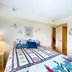 Surfcrest 201