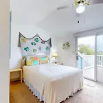 Surfcrest 201