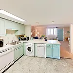 Colonial Unit 202