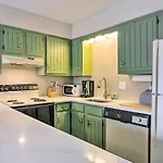 Bright Ocean City Condo - Walk To Beaches!