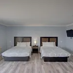 Dhimas Bayview Suites