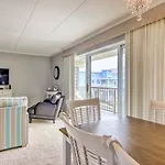 Updated Ocean City Condo - Walk To Beach!