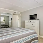 Updated Ocean City Condo - Walk To Beach!