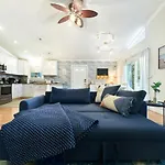 Walk To The Beach At The Blue House! Ev Cgr, Pets!