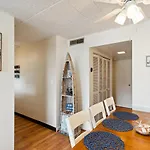 Fun & Comfy Beachside Getaway ~ King Bed ~ Balcony