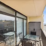 Fun & Comfy Beachside Getaway ~ King Bed ~ Balcony