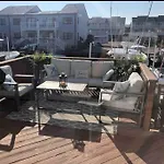 Paradise On The Water.Walk To The Beach. 2Bd1.5Bth