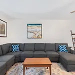 Lukas Apartments