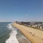 Modern 3Br Ocean Block Apt Walk To The Beach