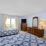Canal Views And Walking Distance To Ocean And Park