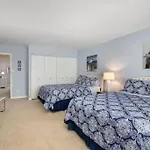 Canal Views And Walking Distance To Ocean And Park