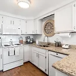 Ocean Block Condo 100 Steps From The Beach