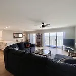 Harbour Island 402L Home