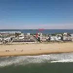 Modern 4Br Ocean Block Apt Walk To The Beach