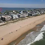 Modern 4Br Ocean Block Apt Walk To The Beach