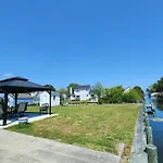 Dockside Daydreamin\'