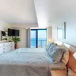 Pointe On The Bay