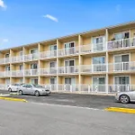 Updated Charming Studio,Steps To Beach,Outdoor Pool
