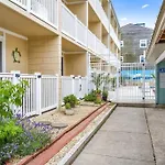 Updated Charming Studio,Steps To Beach,Outdoor Pool
