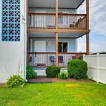Ocean City Condo With Pool About 1 Mi To Jolly Roger!