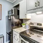 Ocean City Condo With Pool About 1 Mi To Jolly Roger!