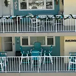 Captain\'S Quarters
