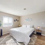Eight On The Bay 83