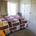 Luc 2Bed Bayside Condo