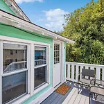 Parrot Bay 17