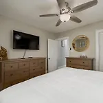 Parrot Bay 37