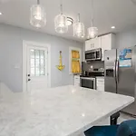 Parrot Bay 37