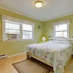 The English Condo Rental W And Beach And Bay Access!