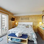 Summer Sands At 80 East
