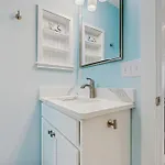 Parrot Bay 25